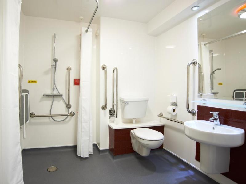 Travelodge High Wycombe Central Екстер'єр фото